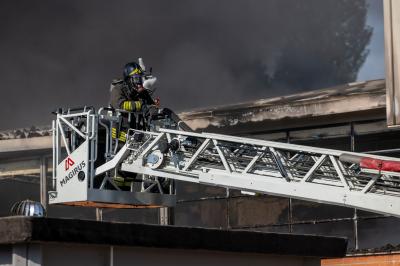 INCENDIO FABBRICA VETRORESINA MIGLIARINO