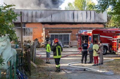 INCENDIO FABBRICA VETRORESINA MIGLIARINO