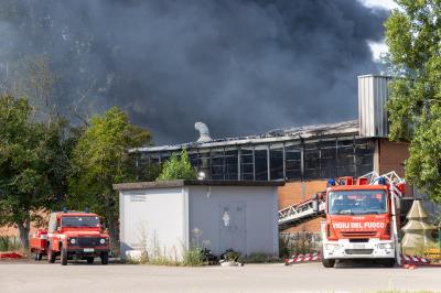 INCENDIO FABBRICA VETRORESINA MIGLIARINO