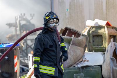 INCENDIO FABBRICA VETRORESINA MIGLIARINO