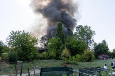 INCENDIO FABBRICA VETRORESINA MIGLIARINO