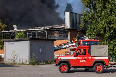 INCENDIO FABBRICA VETRORESINA MIGLIARINO