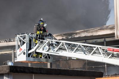 INCENDIO FABBRICA VETRORESINA MIGLIARINO