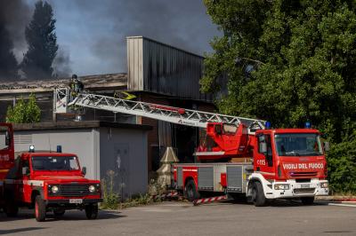 INCENDIO FABBRICA VETRORESINA MIGLIARINO