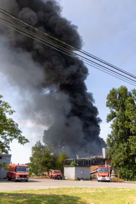 INCENDIO FABBRICA VETRORESINA MIGLIARINO