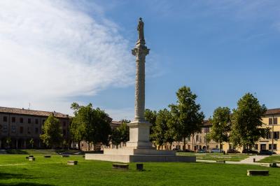 PIAZZA ARIOSTEA FERRARA