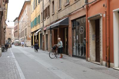 NEGOZI VIA BERSAGLIERI DEL PO FERRARA