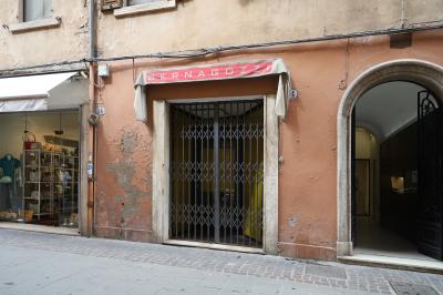 NEGOZI VIA BERSAGLIERI DEL PO FERRARA