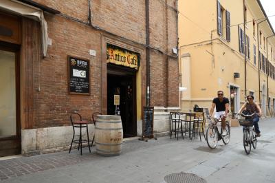 NEGOZI VIA BERSAGLIERI DEL PO FERRARA