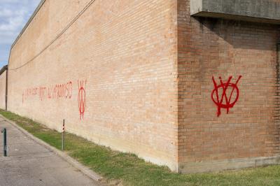 SCRITTE NO VAX CIMITERI