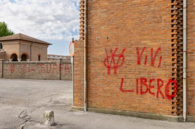 SCRITTE NO VAX CIMITERI