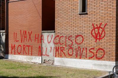 SCRITTE NO VAX CIMITERI