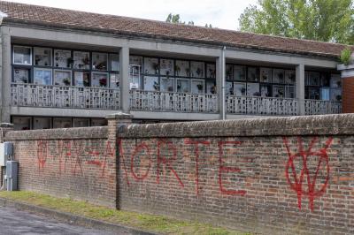 SCRITTE NO VAX CIMITERI