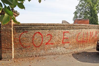 SCRITTE NO VAX CIMITERO QUACCHIO