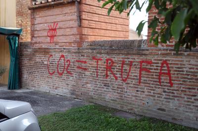 SCRITTE NO VAX CIMITERO QUACCHIO