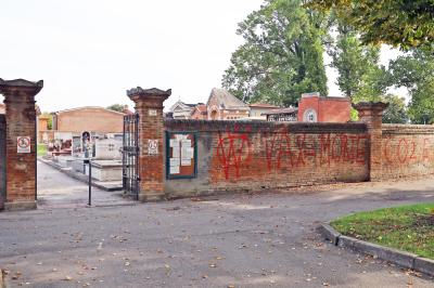 SCRITTE NO VAX CIMITERO QUACCHIO