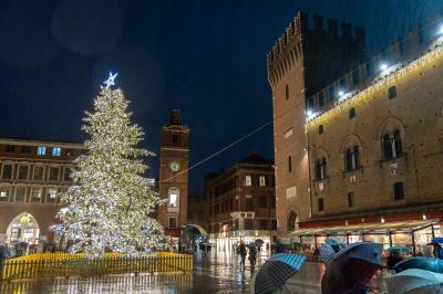 ACCENSIONE ALBERO DI NATALE