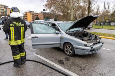 INCENDIO AUTO A METANO VIALE PO