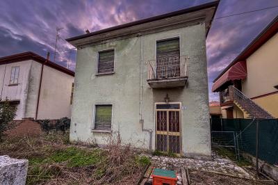 DEGRADO CASA VIA GARIBALDI TRESIGALLO