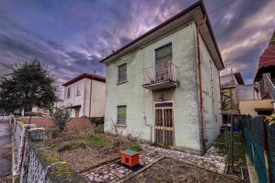 DEGRADO CASA VIA GARIBALDI TRESIGALLO