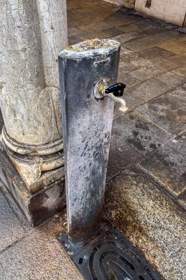 FONTANELLA ACQUA PIAZZA TRENTO TRIESTE