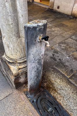 FONTANELLA ACQUA PIAZZA TRENTO TRIESTE