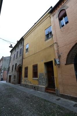 CASA ABBANDONATA VIA GUSMARIA FERRARA