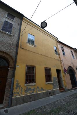 CASA ABBANDONATA VIA GUSMARIA FERRARA