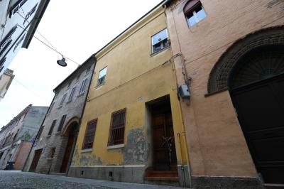 CASA ABBANDONATA VIA GUSMARIA FERRARA