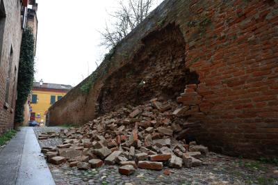 CROLLO MURO VIA DEL MELLONE