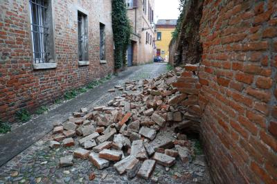 CROLLO MURO VIA DEL MELLONE